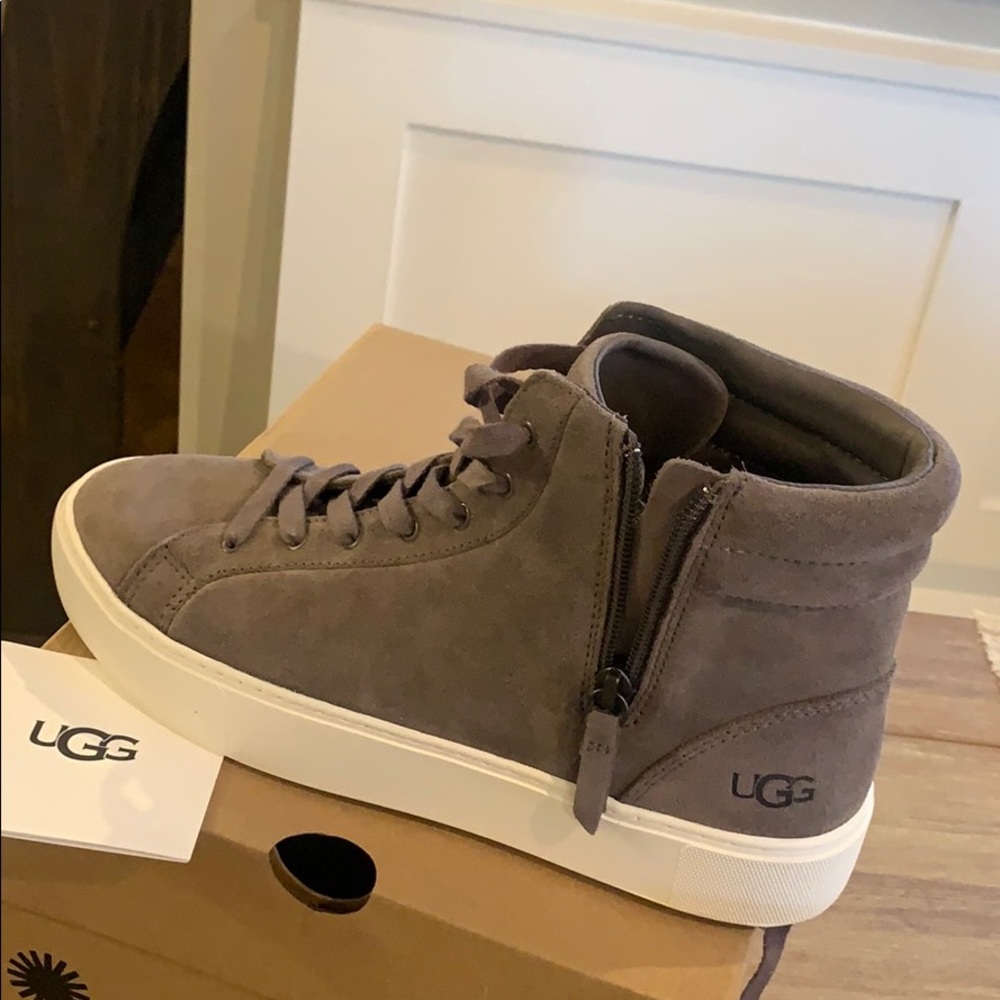 UGG Ollie sneaker leather zip high top 9.5 91/2